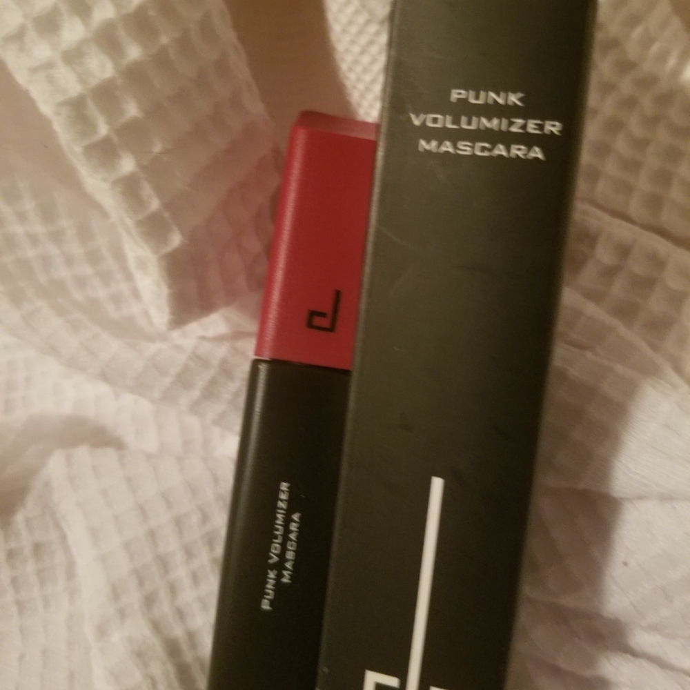 Mascara Doucce pink Volumzer New with out tags